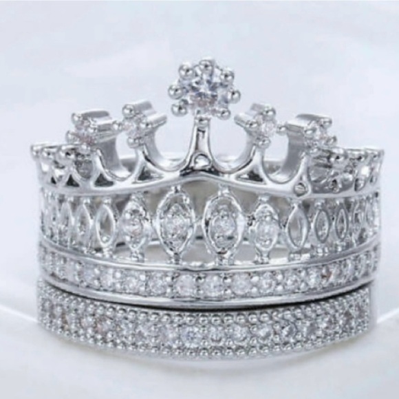 Jewelry - Elegant Silver Crown Ring